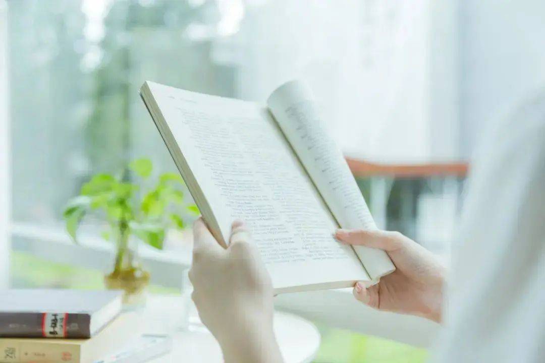 书香校园,我市开展"好书推荐"活动