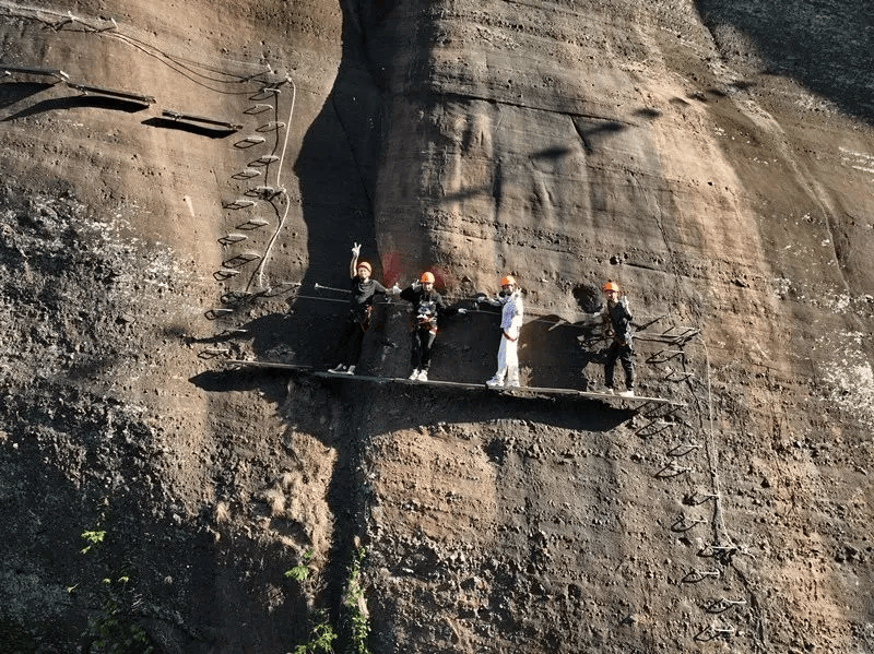 创新推出"飞拉达",高空玻璃栈桥,丛林玻璃滑道,彩虹滑道,环越王山登山