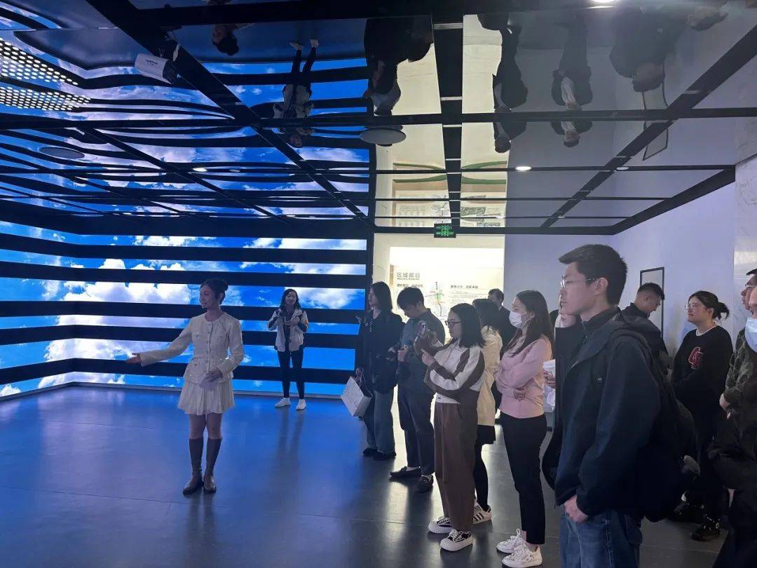 校企共建,双向赋能!大宁功能区企业开放日活动让学生零距离体验"双创"