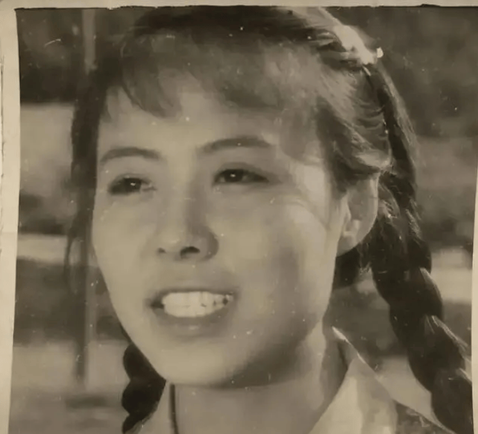被小年轻"耍大牌"的她,86岁独居12年_吴彦姝_女儿_话剧