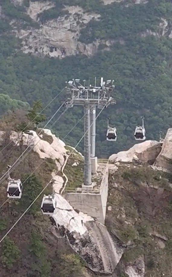 华山索道出现故障游客被困空中?景区回应