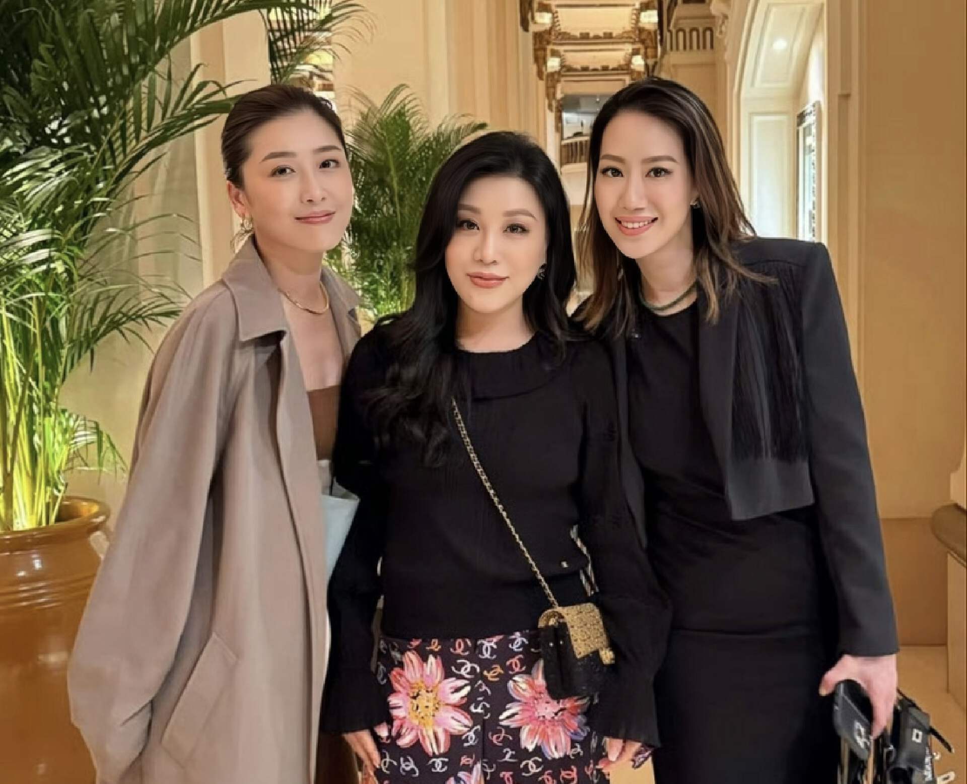 当时有传媒爆料,周励淇是第三者上位,介入了傅浤鸣和前任妻子的婚姻