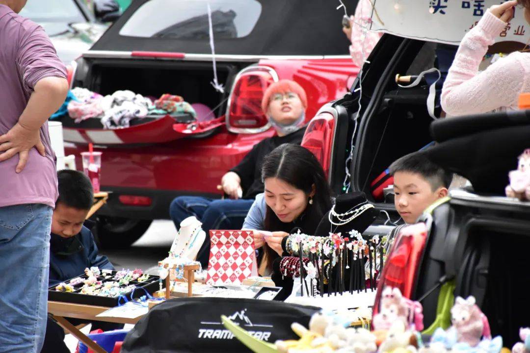 青年共富 | 西兴这场后备箱市集火爆出圈~_社区_摊位