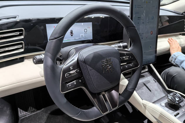 比亚迪秦l dm-i实拍 二季度上市/宣战合资中级车