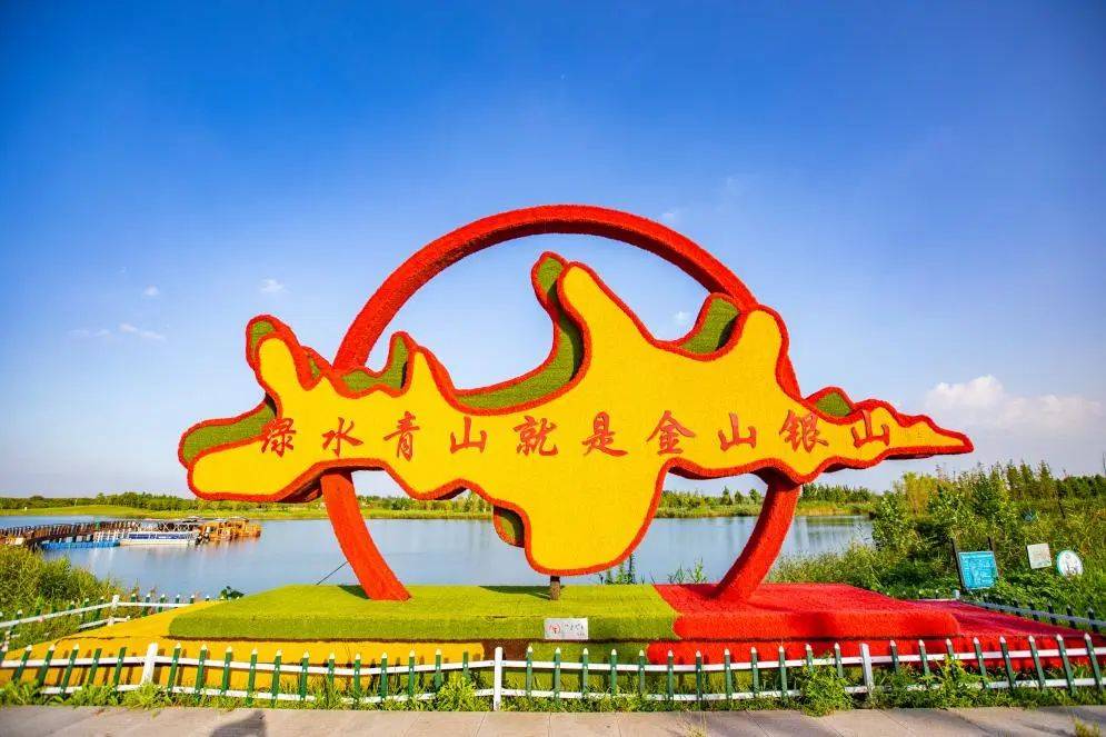 迎着春风,在泗阳运河大道上,用车轮延伸脚步,途径古色古香的泗水阁