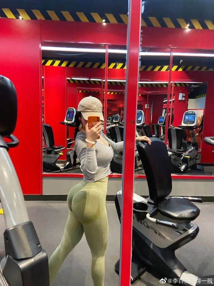 67当上海萝莉穿上紧身裤,这炸裂的臀围简直了.