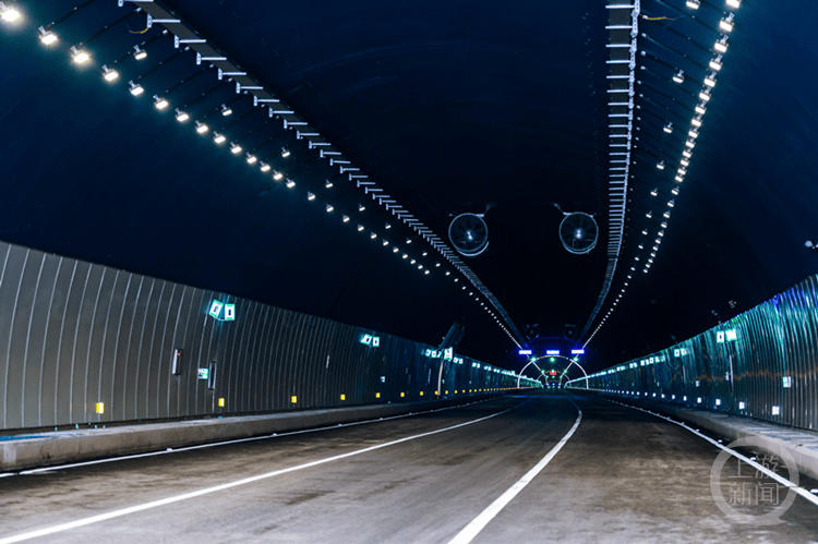 金凤隧道超快体验！记者驾车从重庆高新区6分钟到璧山