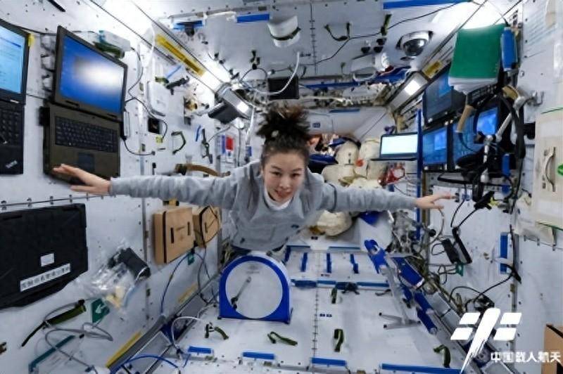 空间站中为什么会失重,失重就是“失去重量”吗?_地球_物体_微重力