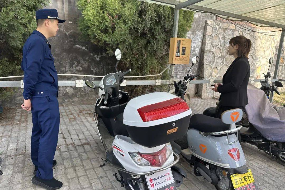 电动车_宣传_充电