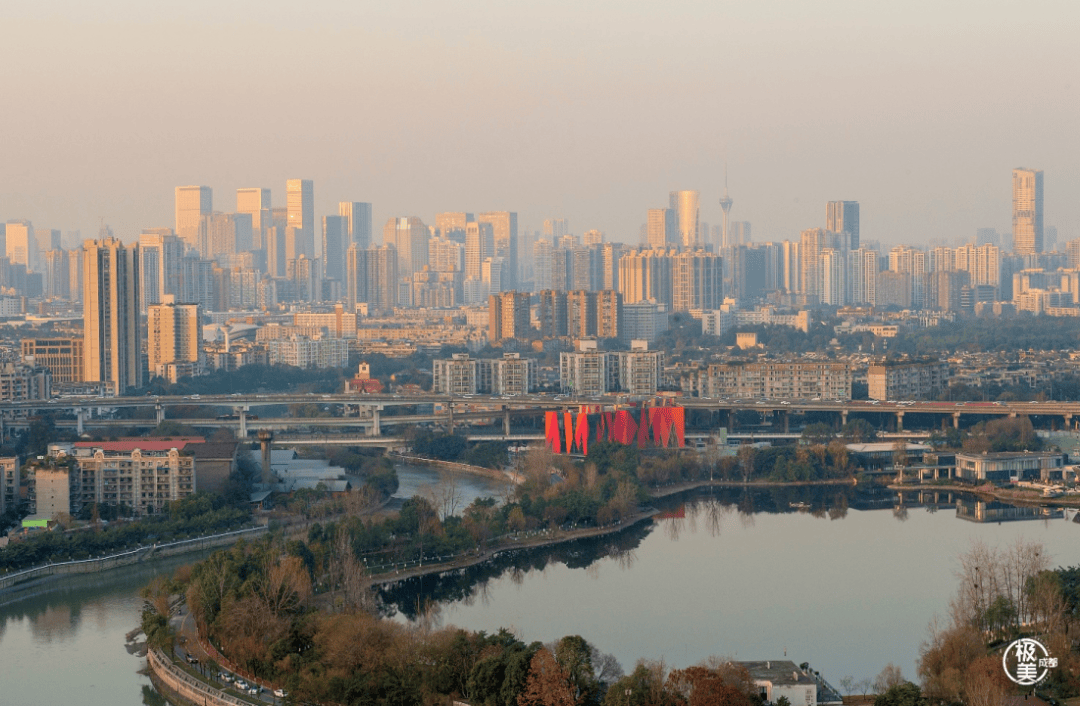 本次活动由成都住宅与房地产业协会,成都市房地产开发企业协会主办