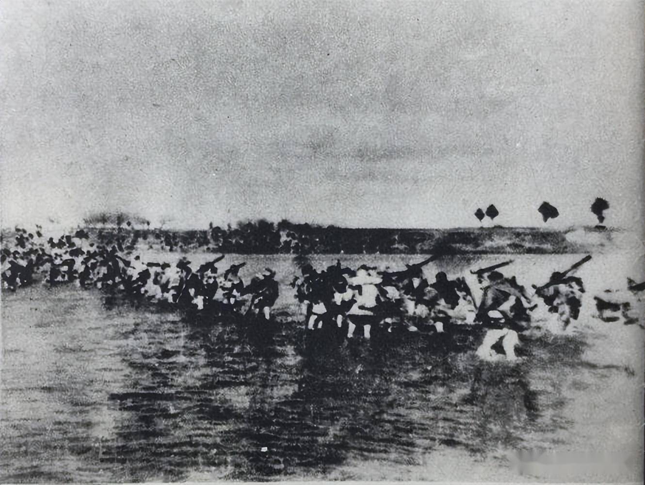 淮海战役期间,胜利的解放军这边伤亡率就达到20%,绝对算是一场惨胜