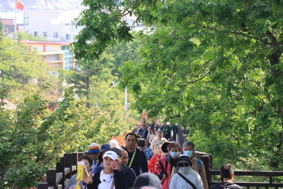 “五一”假期首日，青岛崂山风景区累计接待游客5万余人次