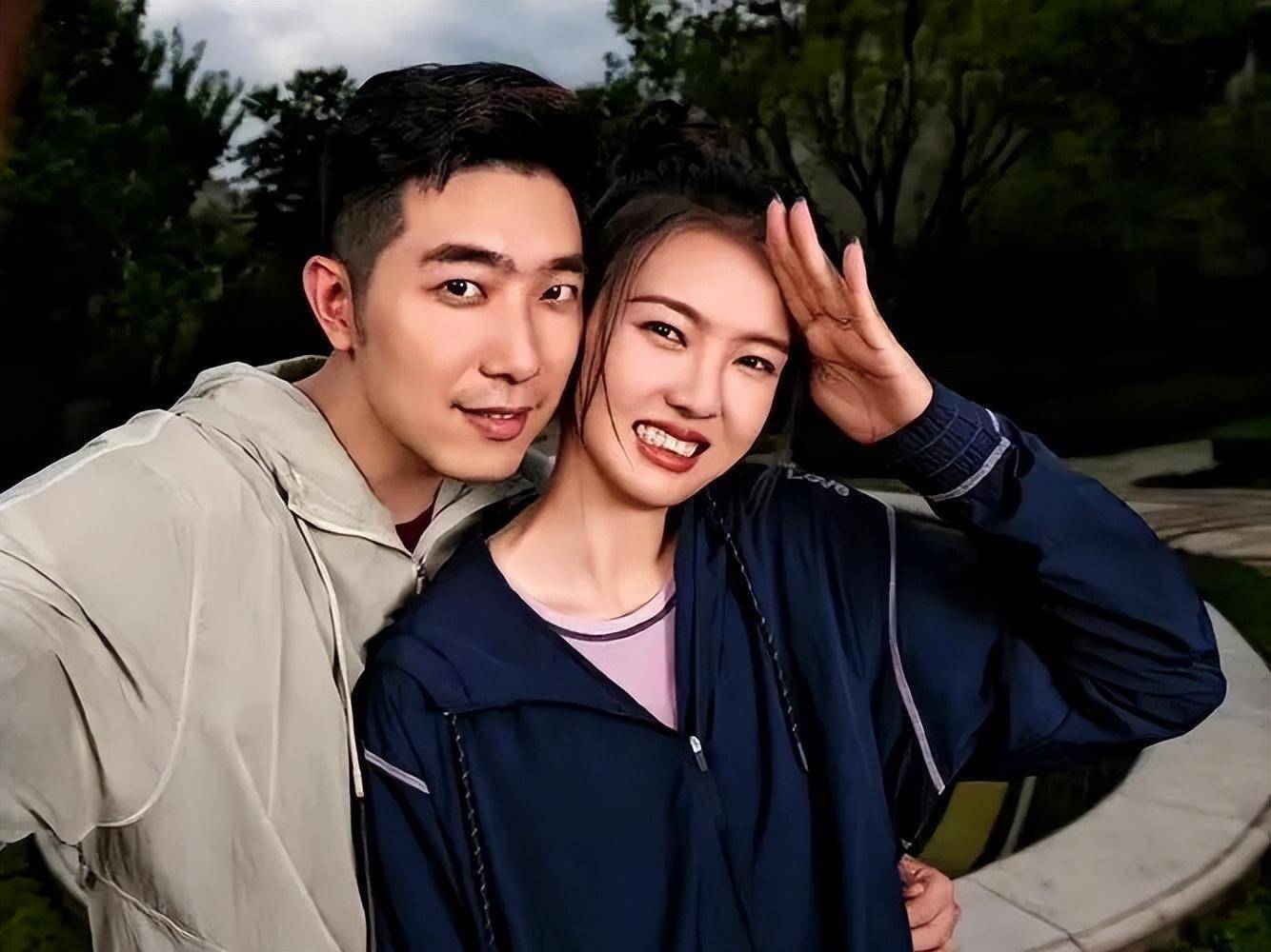 后来慢慢相处之后,她才知道,原来这只是吴冠希的日常操作,他的幽默有