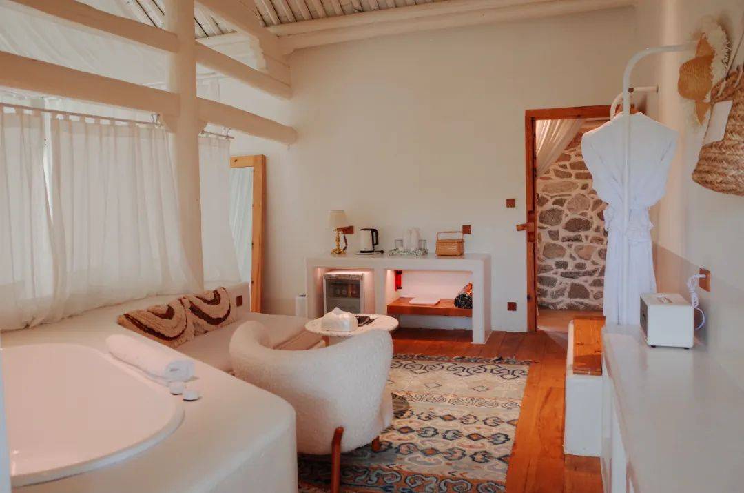 "景点民宿""婚礼民宿"……大理"旅游热"下这些民宿消费成为潮流趋势