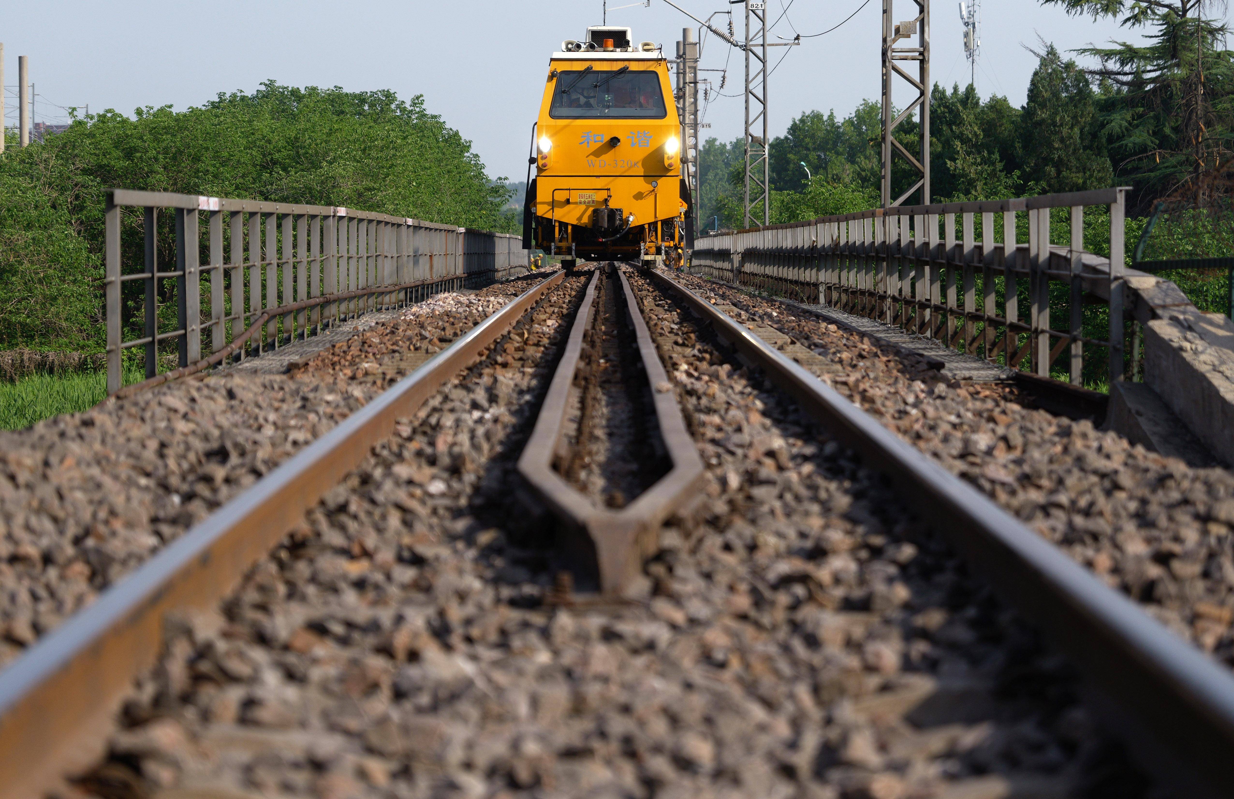 京广铁路整修忙