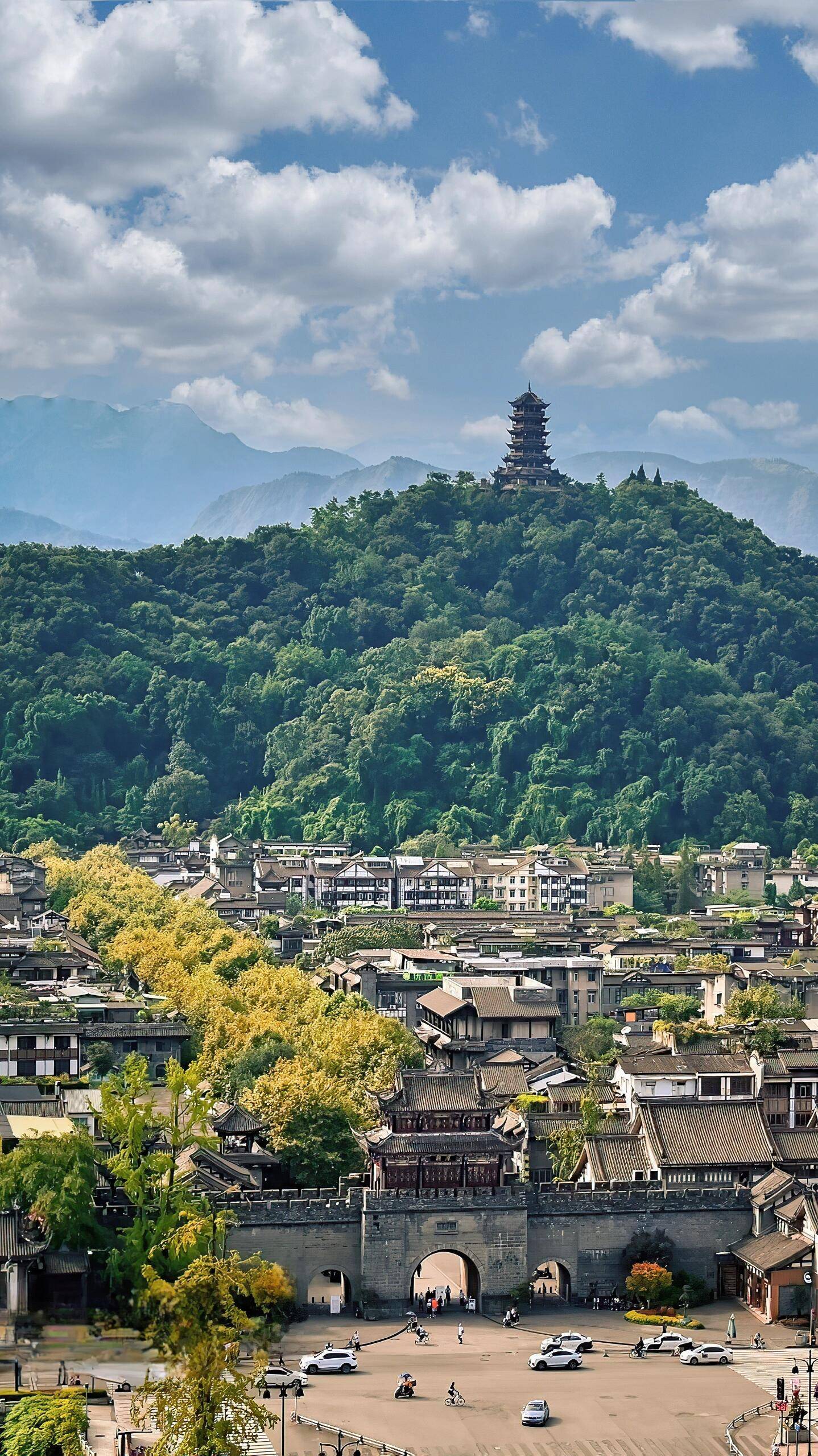 把目光投向四川这片神奇的土地,希望近期能够亲自踏上这里的山川大地
