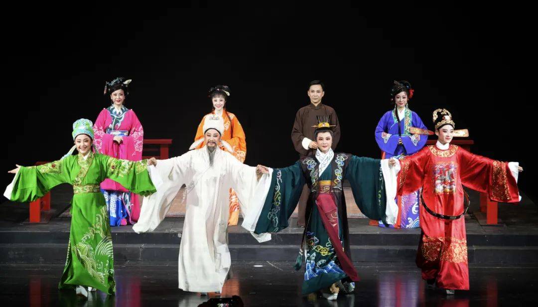 "风·范" | 纪念越剧宗师范瑞娟诞辰100周年系列演出《青衫·红袍》