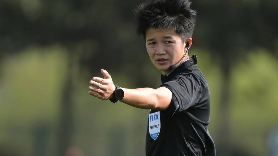 田金成为首位主哨中国男足职业赛事正赛的女裁判