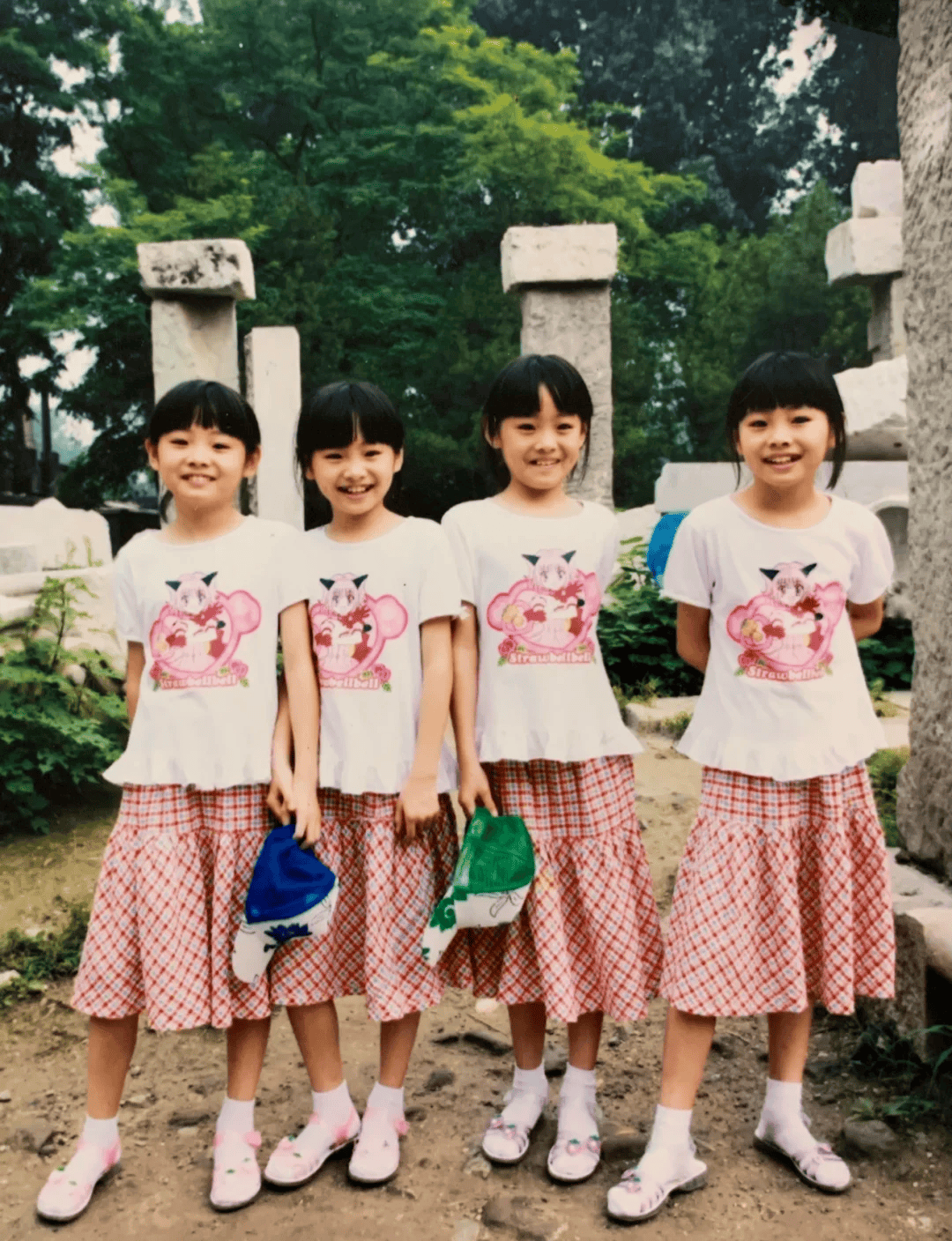 "南京四小凤" 冰清玉洁,签约谢霆锋公司!