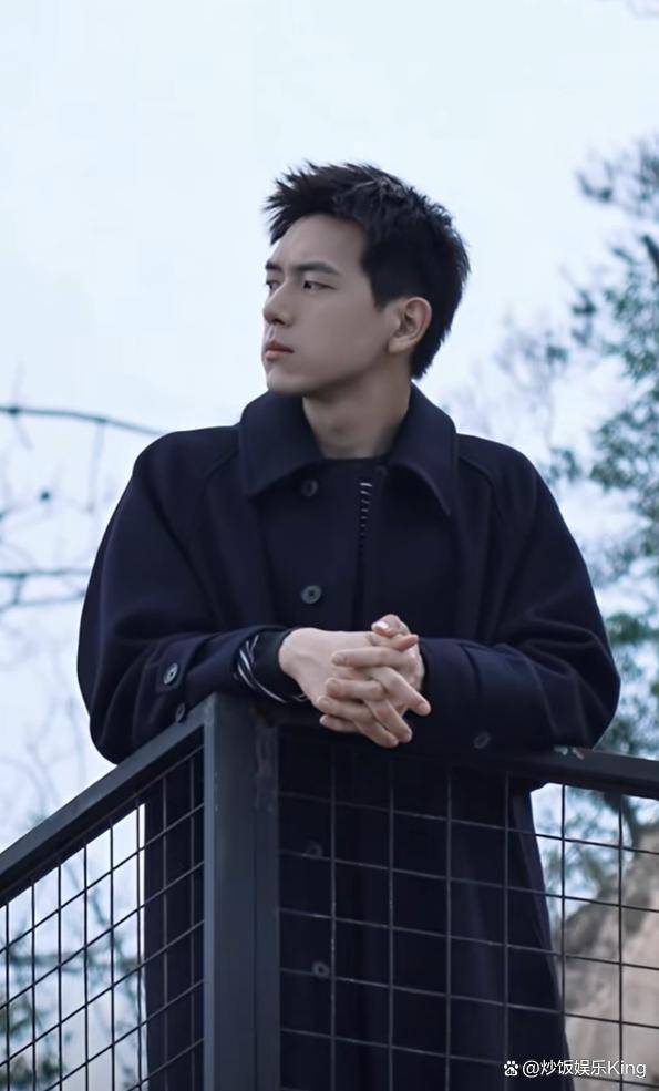 32岁的李现已经成了气候了,从数年前的无名小卒,到如今影视圈的大明星
