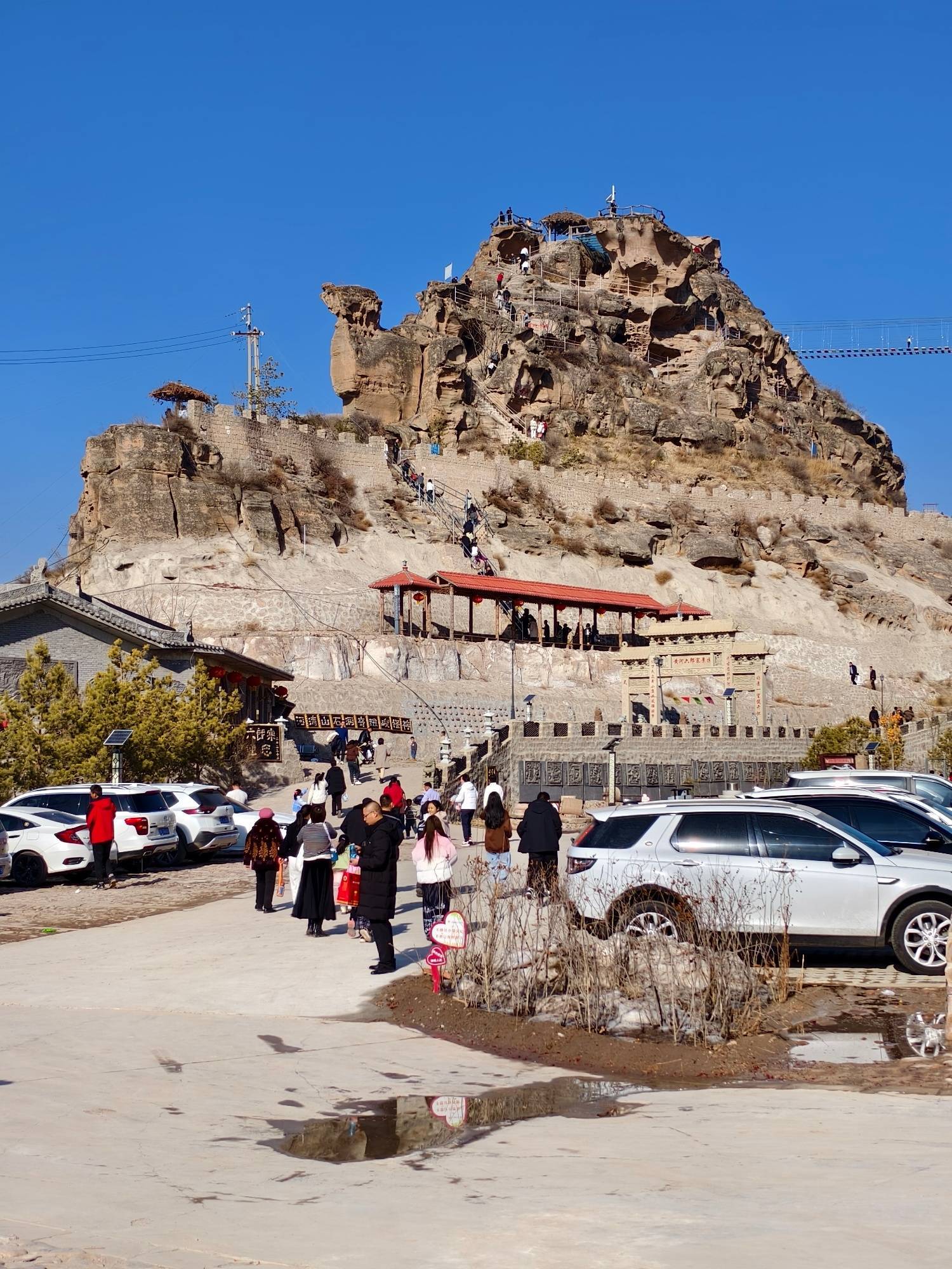 山西兴县:黄河奇石美 游客打卡热