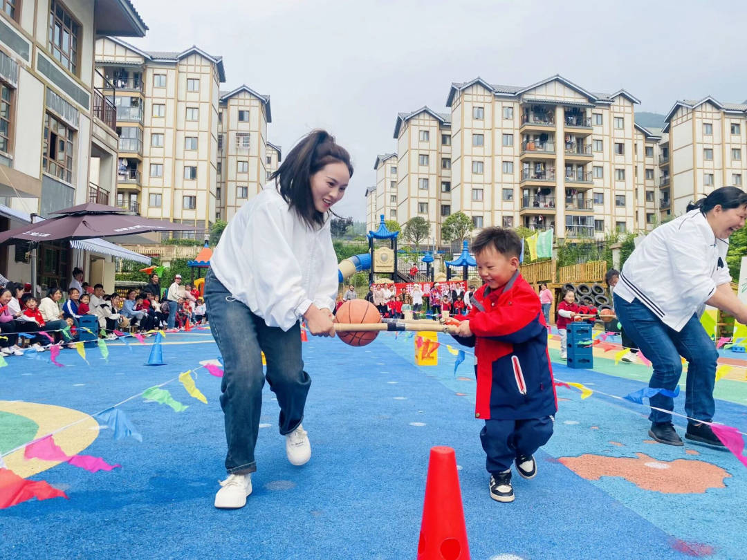 赫章县第三幼儿园:乐享"韵"动 绽放活力_体育运动_运球_收获