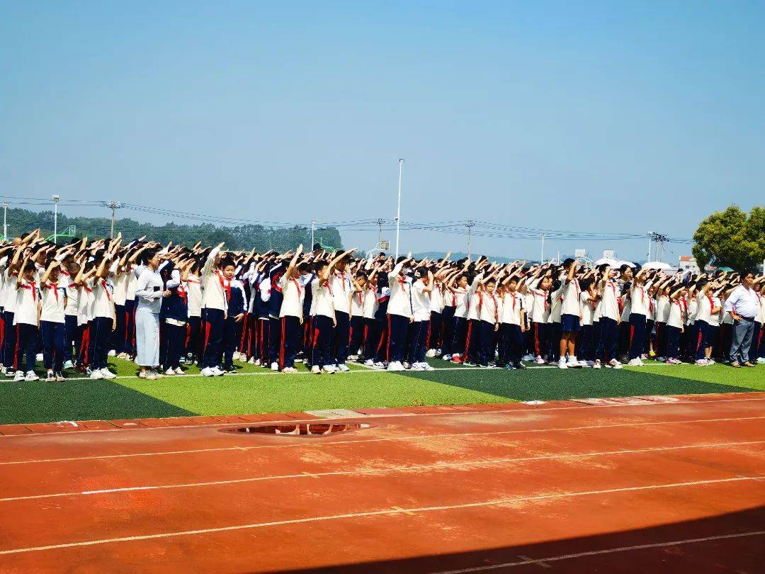 厦门市新圩学校2024年"艺术萦绕校园61助力少年成长