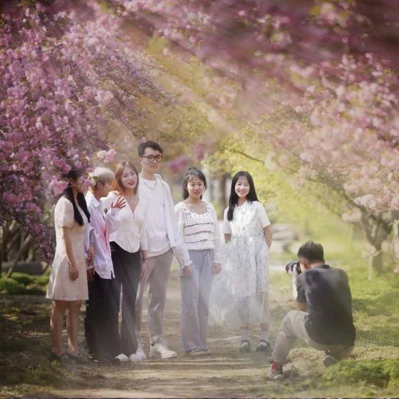 郑州大学朋友圈大象新闻:读万卷书,行万里路!