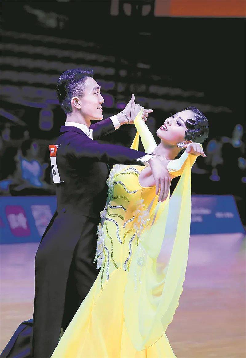 引人入胜的摩登舞_造型_画面_舞蹈