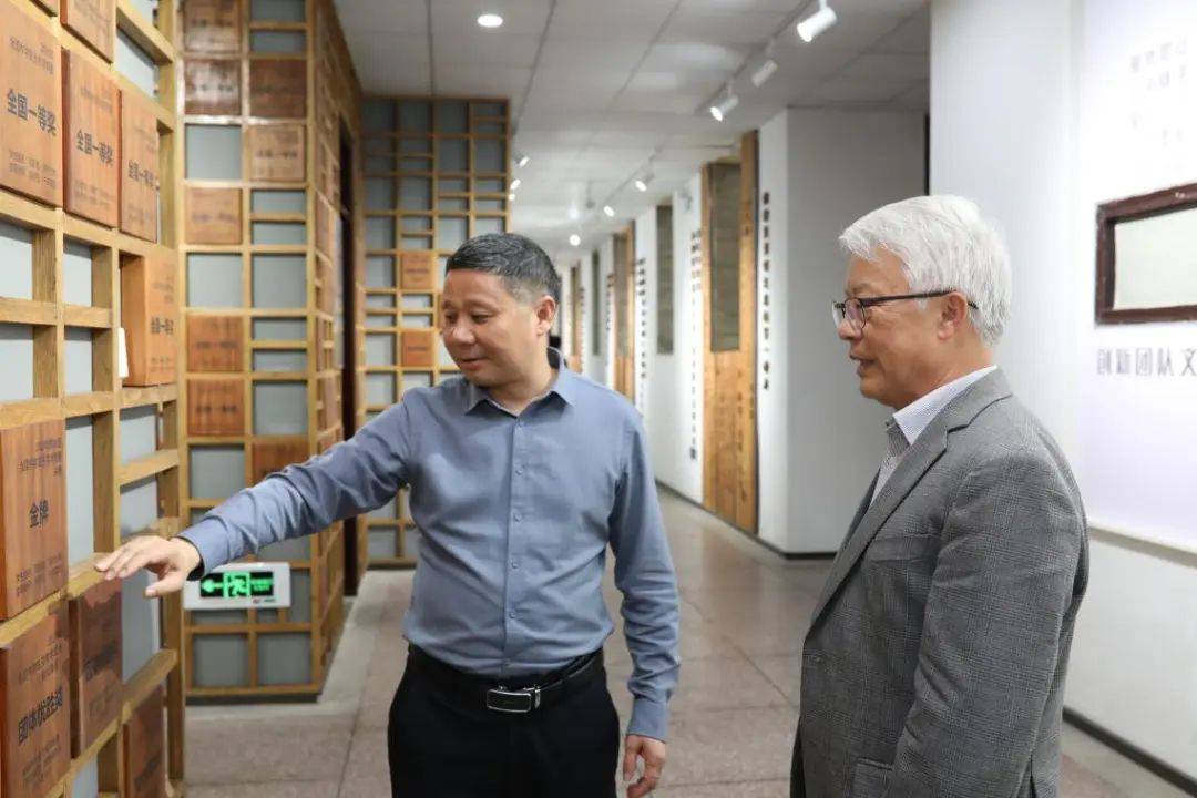 传播科学家精神|香港中文大学(深圳)副校长朱世平院士赴衢州二中讲座