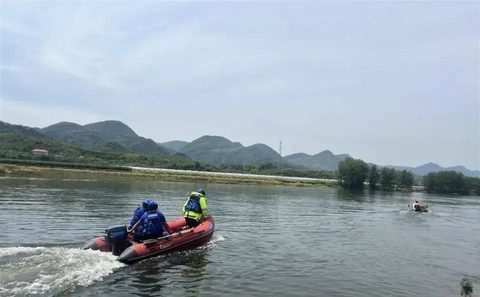 揪心!湖北一男子在泄洪闸口下游捕鱼坠河失踪,人还没找到