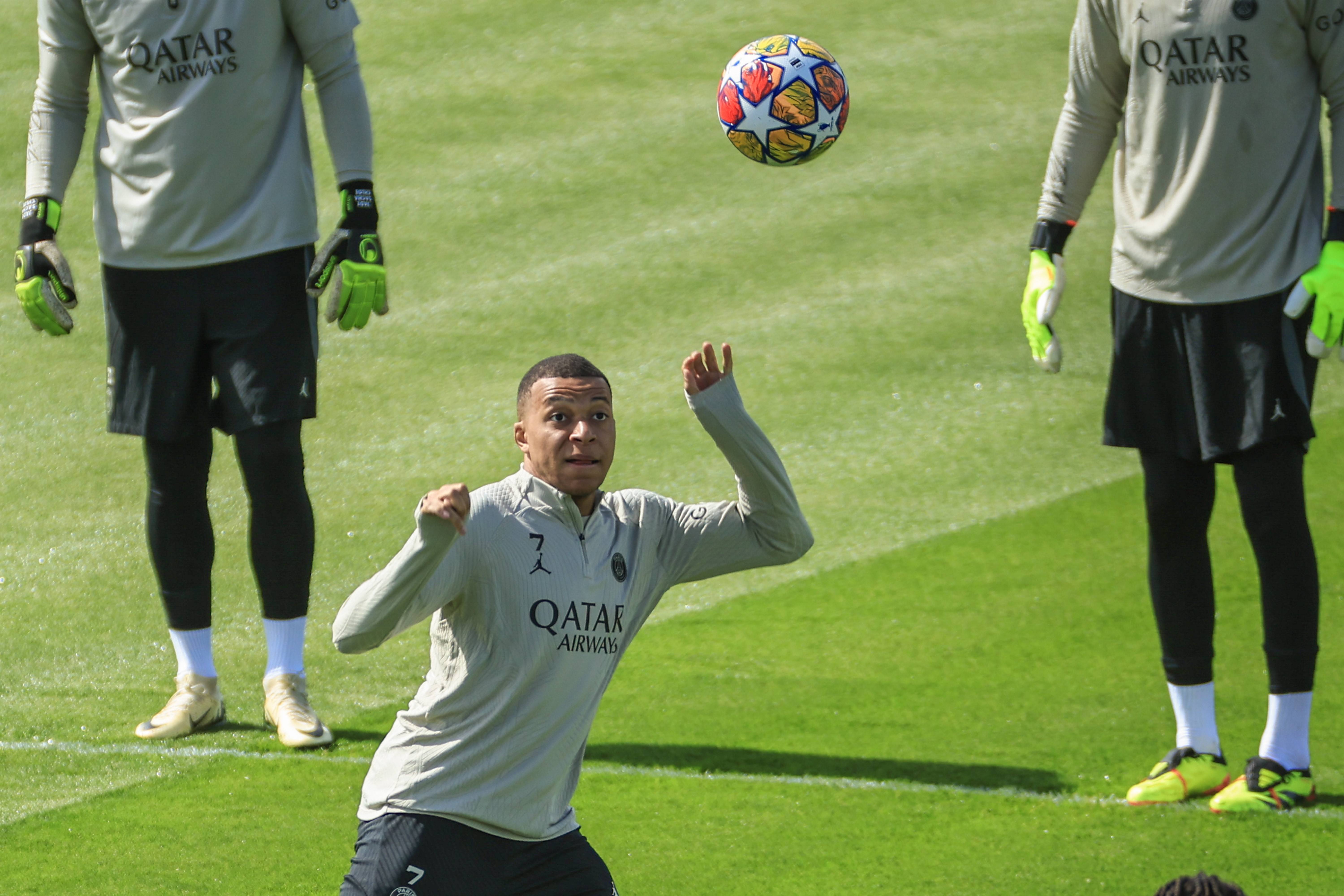 足球——欧冠:巴黎圣日耳曼赛前备战_训练_姆巴佩_球员