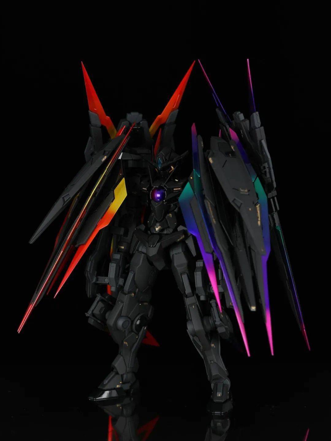 谁说黑色一定要低调,看看00q这五彩斑斓的黑!_公众_机体_高达