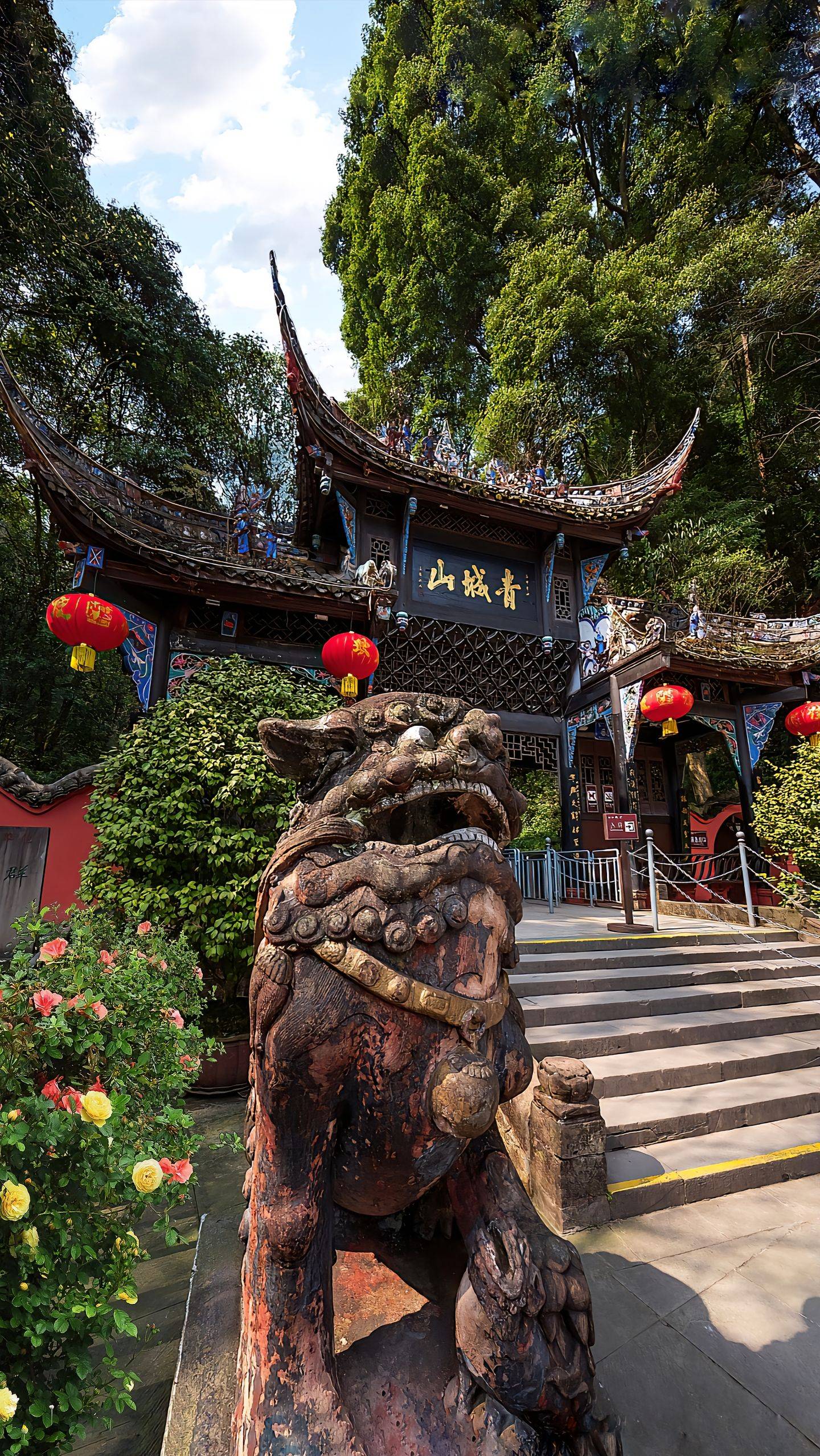 以不超过1200元的人均预算,我们将为您提供包括景点门票,酒店住宿