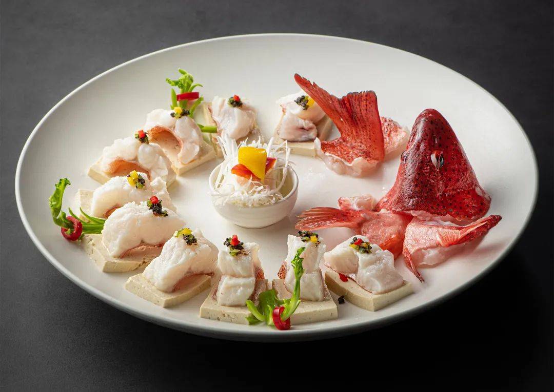 东星斑,软嫩鲜美,黑虎菌,香气沁人.