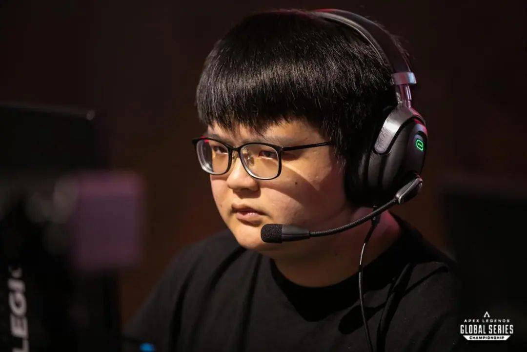 在国内赛事中,df荣获了第三季星空杯冠军,第二季douyu杯冠军和第一季