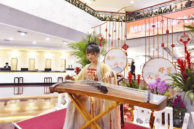 亚洲国际大酒店,广东大厦精心安排传统民乐团队在大堂现场奏响广府