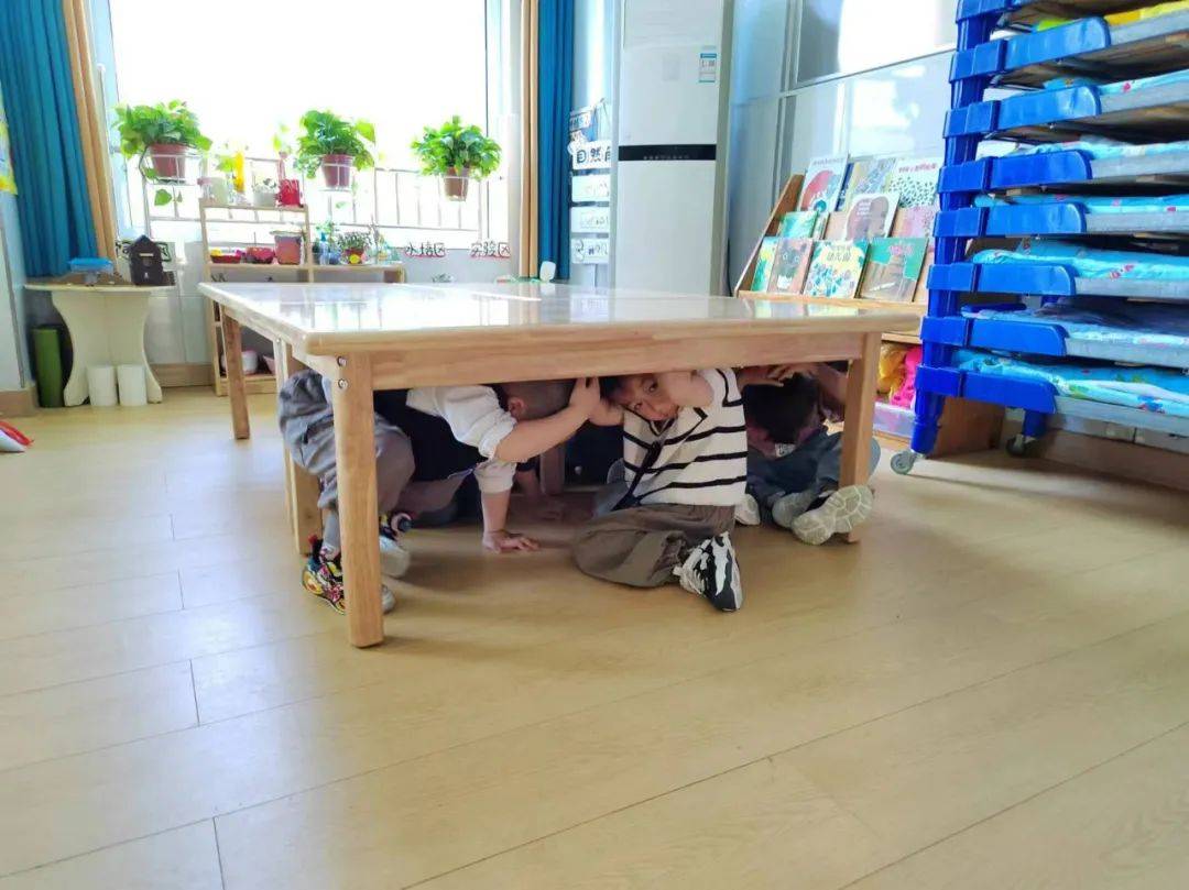 防震记于心 安全践于行—万荣县五一幼儿园防震应急疏散演练活动_地震