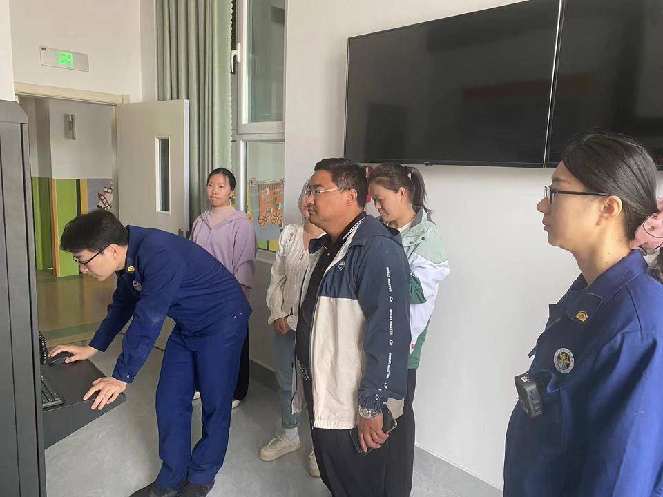 阳信县消防大队到流坡坞镇曹集幼儿园进行安全检查