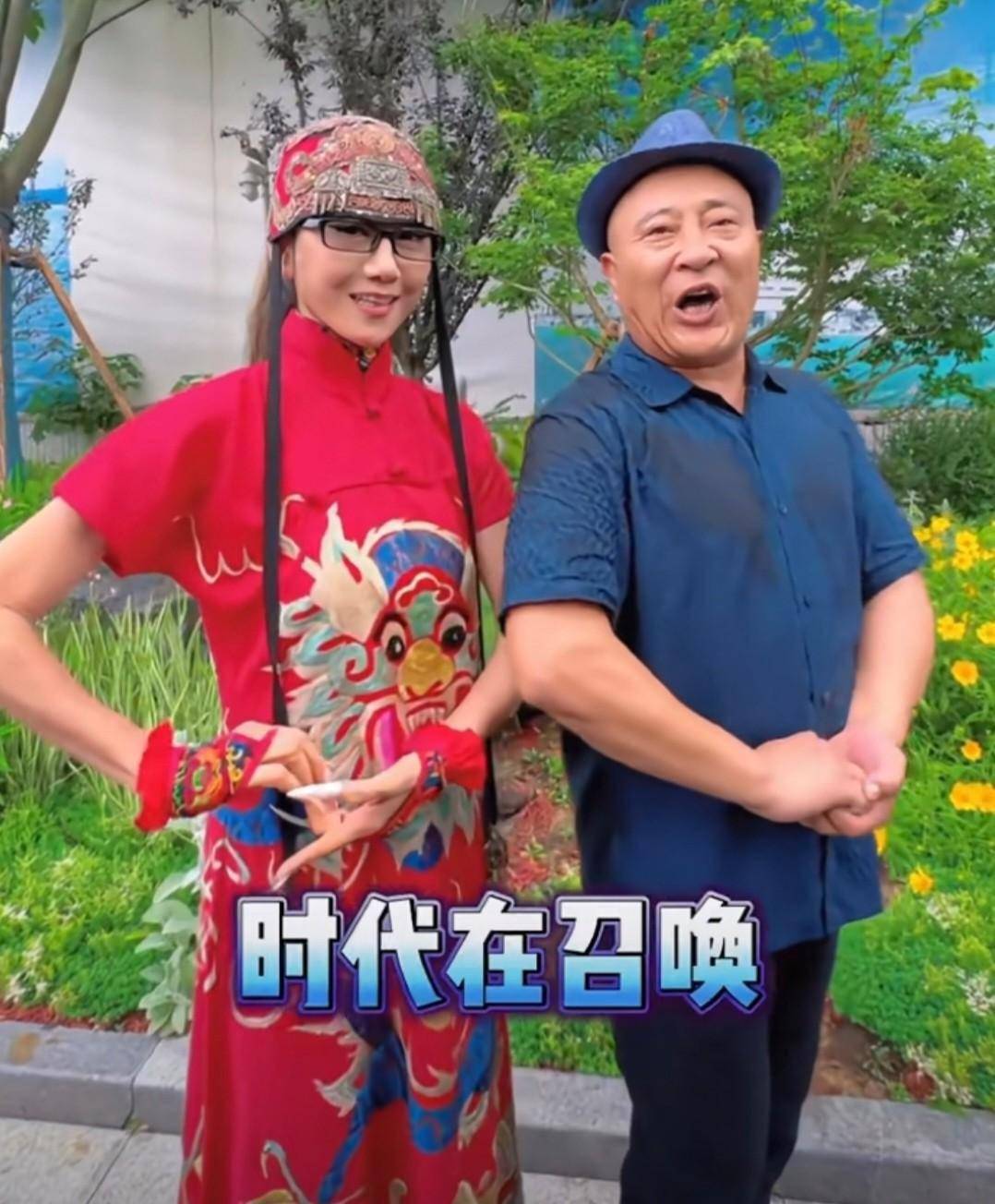 没想到!杨丽萍与赵四扮演者刘小光同台斗舞,真雅俗共赏了