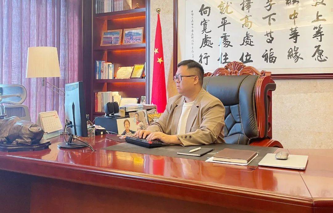 在他的带领下,清远国际酒店近几年获得了第二十三届中国金马奖授予的