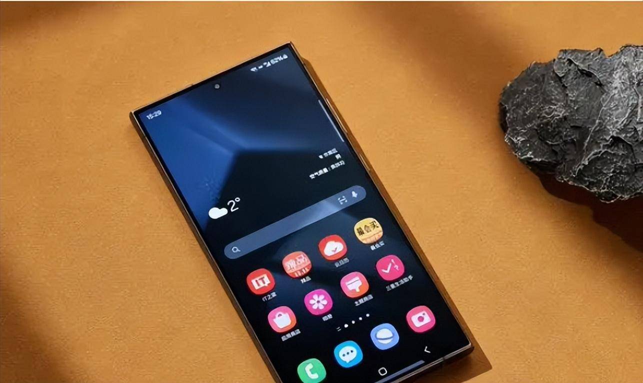 所以「三星 galaxy z fold6」虽然从系列上看是折叠手机无疑,但是它却