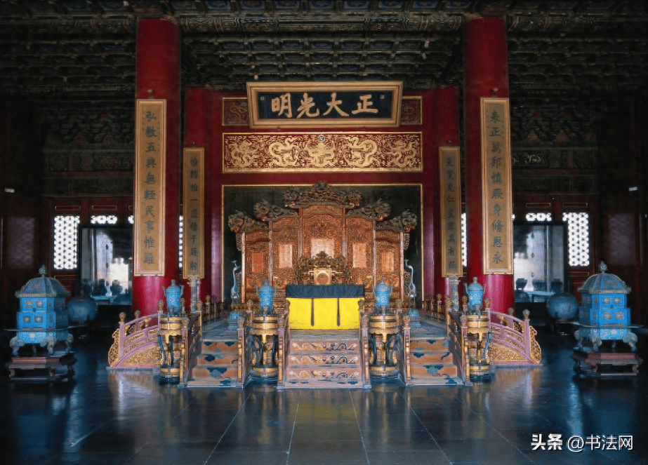故宫里为什么只挂字而很少挂画，这一个原因大多数人都没想到！_书法_绘画_作用
