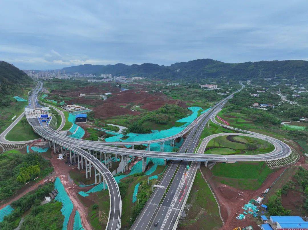 公路设计院公司设计的g93成渝环线高速宜泸段新增大学城互通式立交