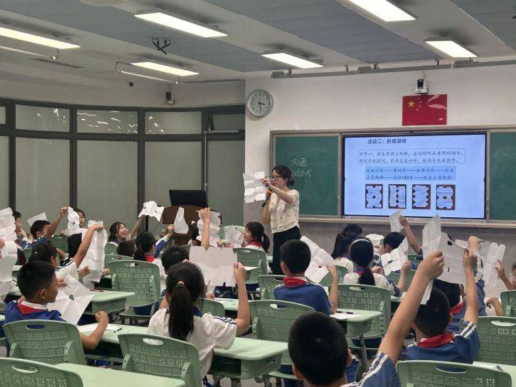 用爱与智慧守护德育之花!