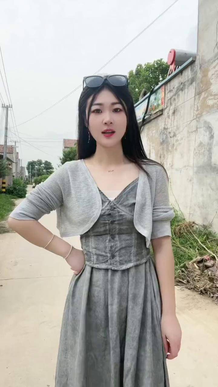 都别滑拉了越滑越都没我好看河南女孩农村生活农村姑娘你会嫌弃吗