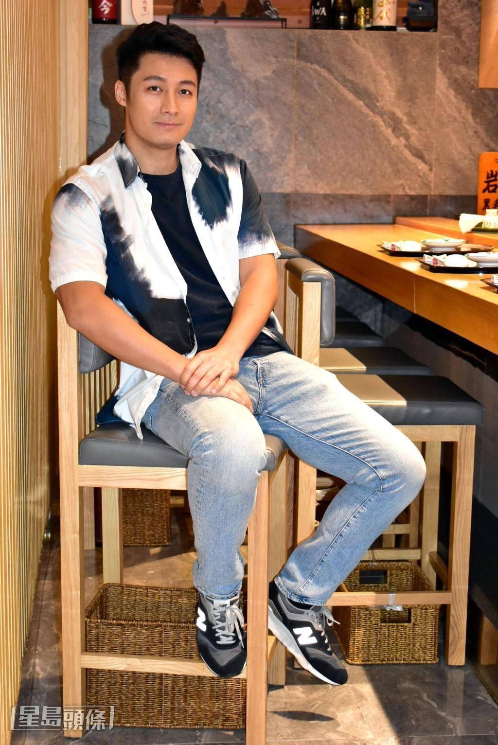 公开10年床伴经验,月收入稳定超3万_翟威廉_生活_合作