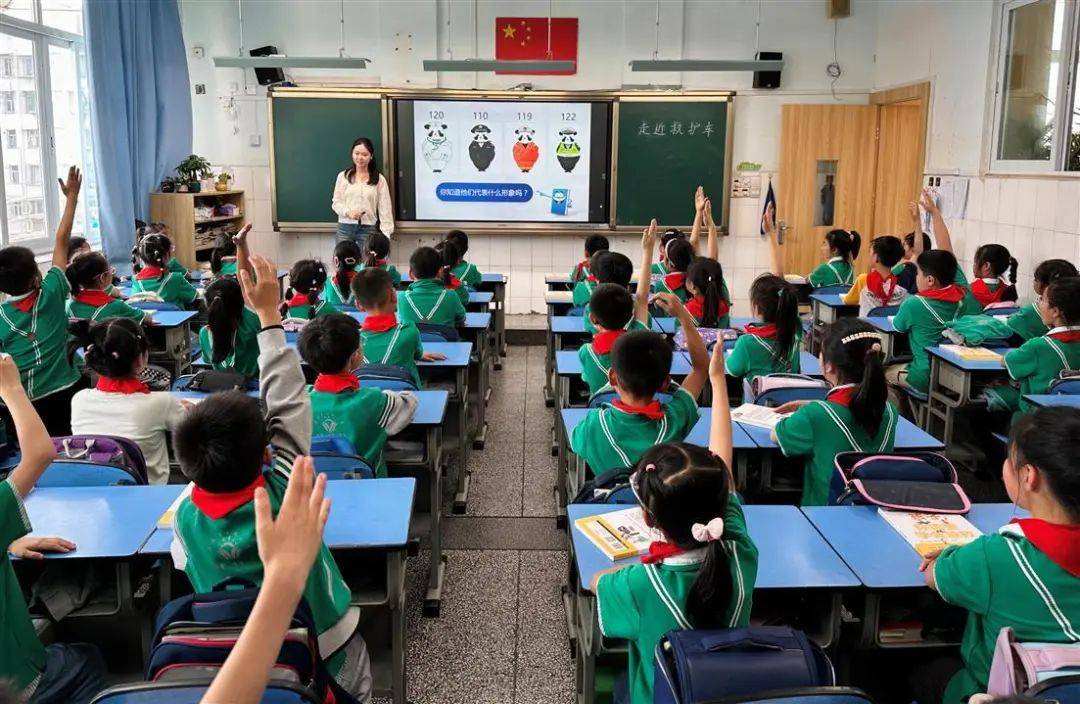 救护车走进校园,医校联合护航"雏鹰"安全成长