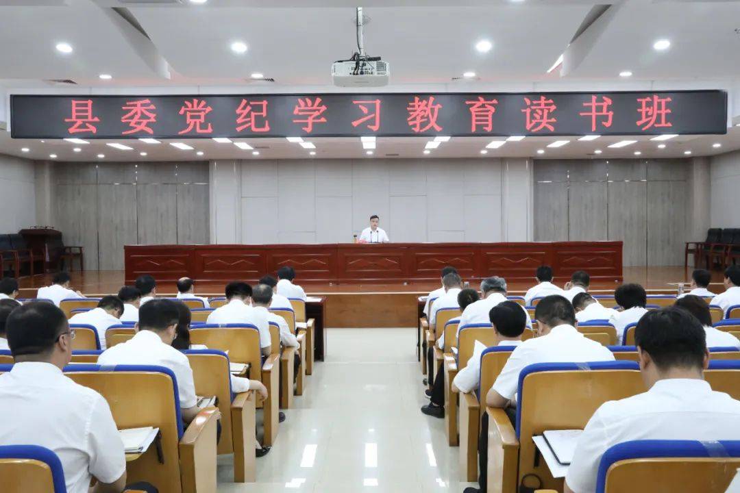 会上,市人大常委会副主任,县委书记孟宪鹏传达了省委书记倪岳峰在全省