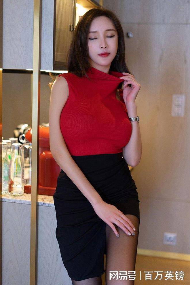 年轻丰满少妇裸睡中被男人强暴竟然很配合，丈夫一怒之下用刀悲剧